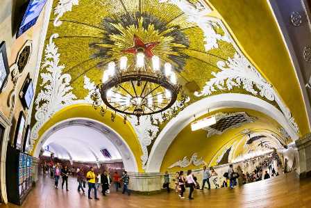 Московский метрополитен: поездка в подземный мир искусства