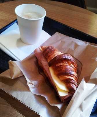 Маленький француз: рецепты завтраков с круассанами и кофе