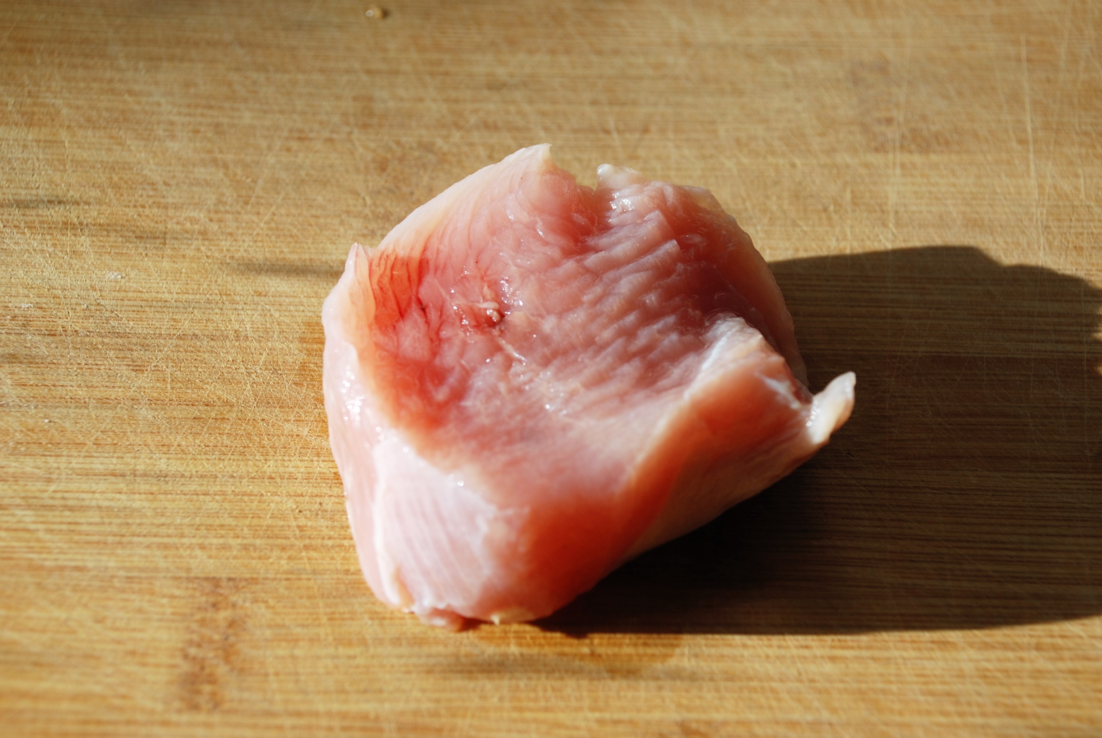 Мясо (300гр) нарезать небольшимы кусочками